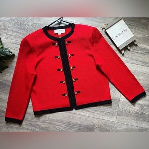 St. John Vintage Classic Red Zip Up Knit Blazer w Elegant Button Accents. Size 4